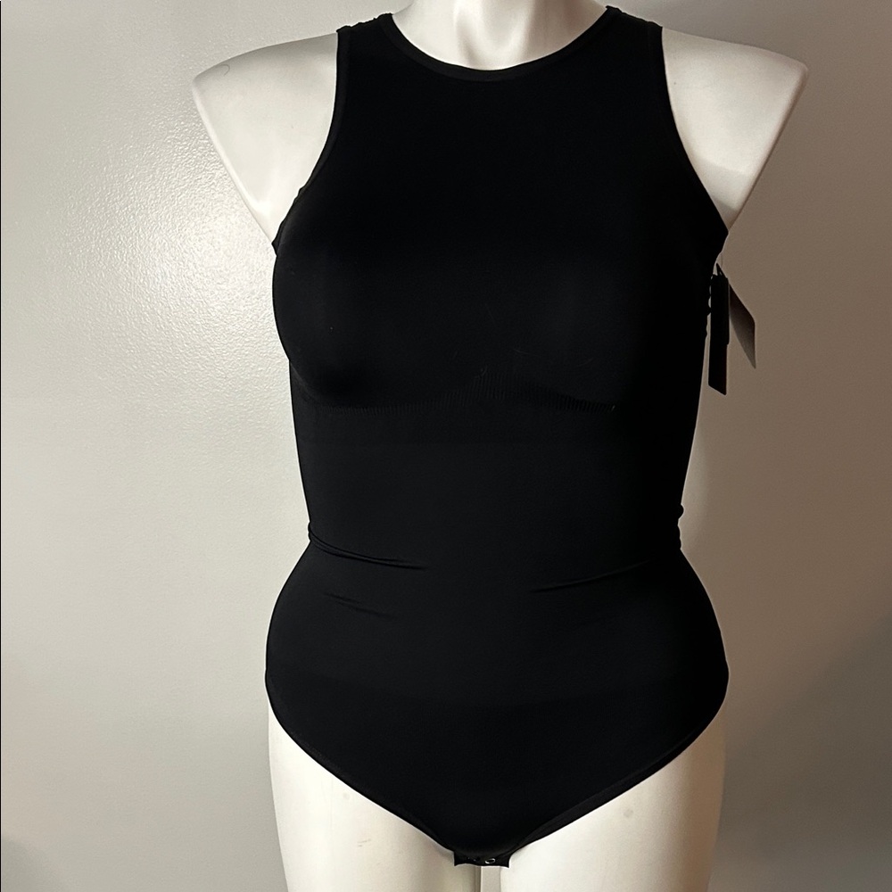 FeelinGirl Black Sleeveless Bodysuit
